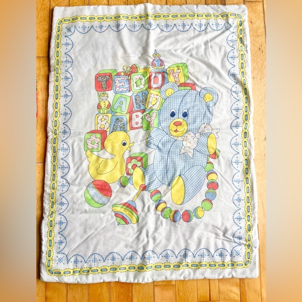 Vintage 80s 90s Baby Quilt Bedding Blanket and Flannel Sheet Size Bassinet Crib - Picture 2 of 9